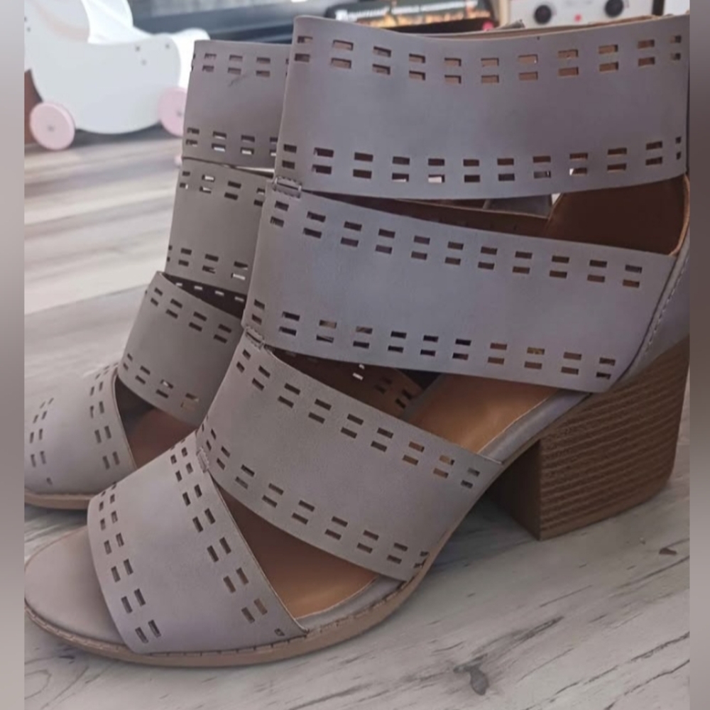 EUC Cupid Gray Cutout Block Heel Sandals